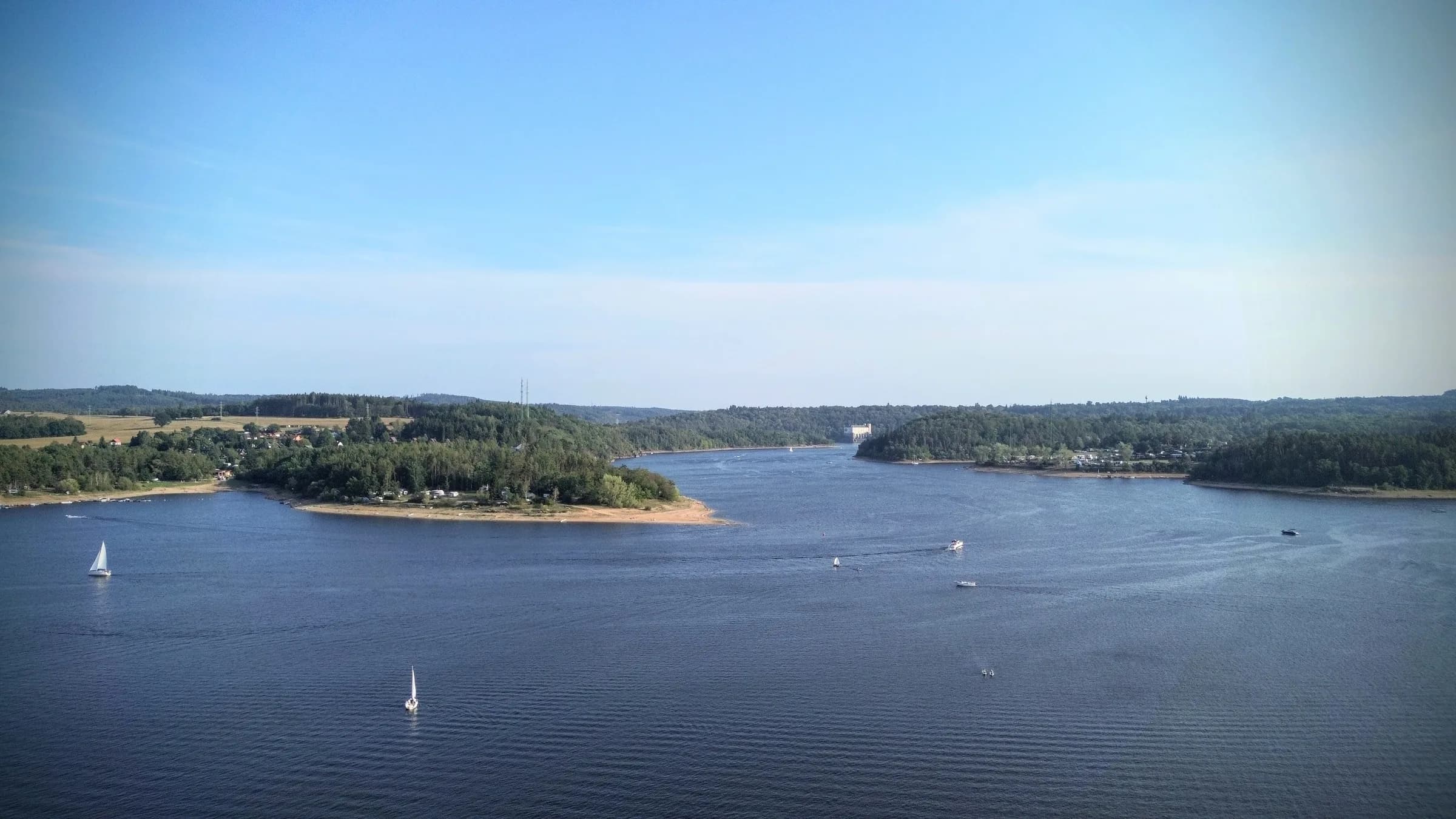 Pronájem plachetnic na Orlické přehradě – Charteg boats